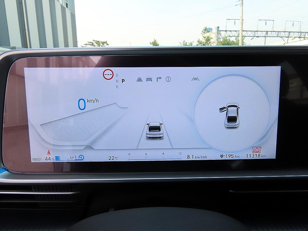 HYUNDAI Ioniq 6 - Vista 9