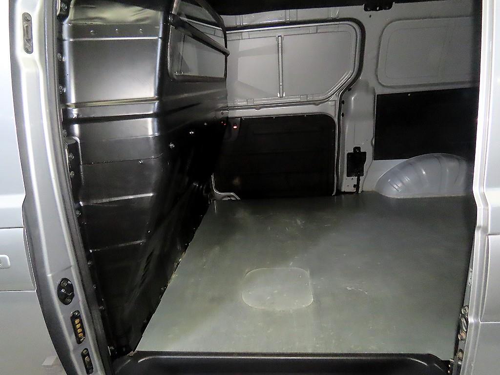 HYUNDAI Starex - Vista 7