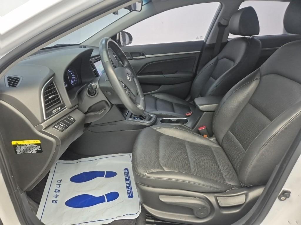 HYUNDAI Avante - Vista 11