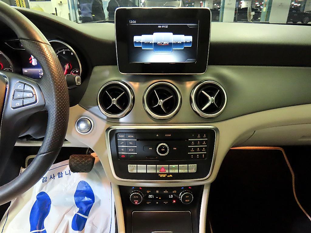 Mercedes Benz GLA Class - Vista 11