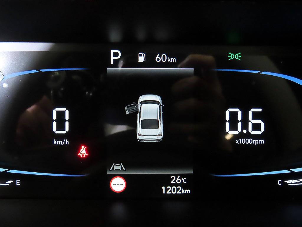 HYUNDAI Avante - Vista 9