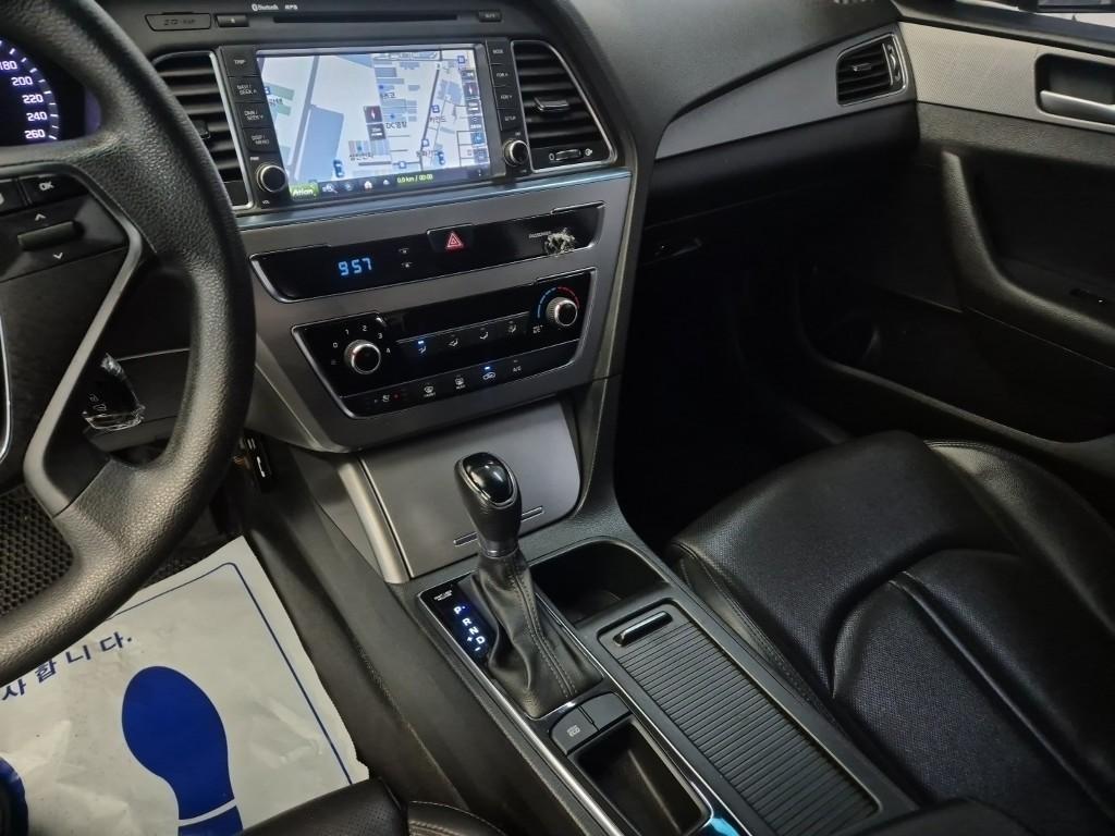 HYUNDAI Sonata - Vista 10