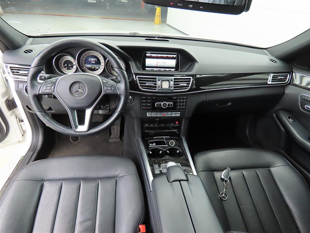 Mercedes Benz E class - Vista 7