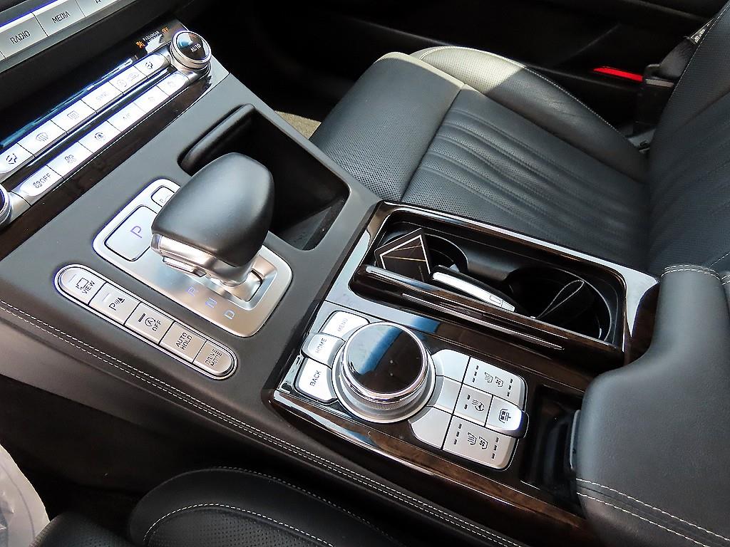 Genesis G90 - Vista 11