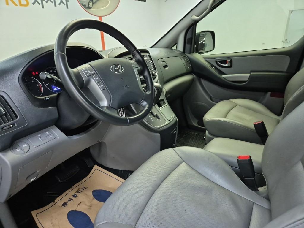 HYUNDAI Starex - Vista 7