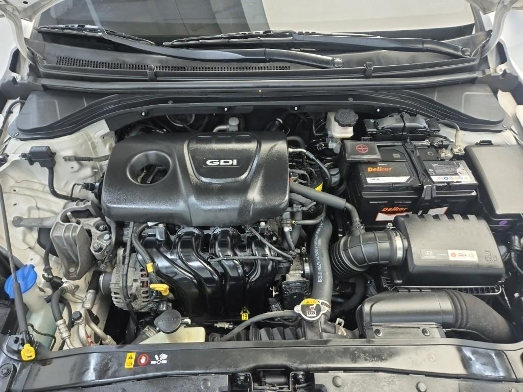 HYUNDAI Avante - Vista 5