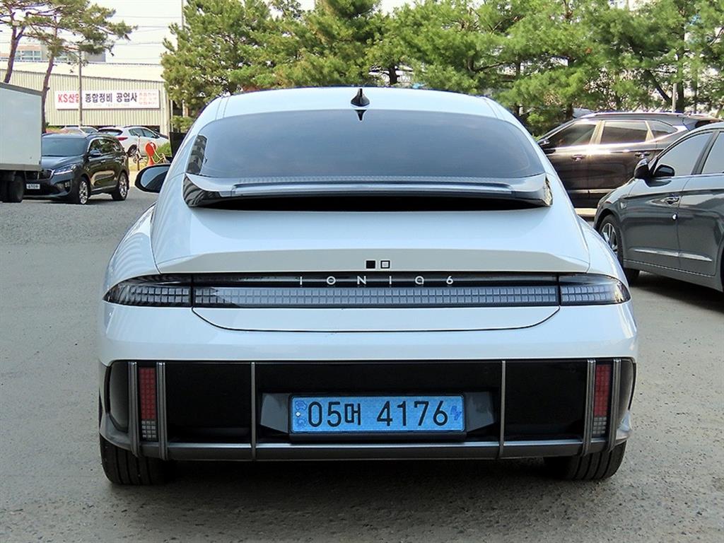 HYUNDAI Ioniq 6 - Vista 4