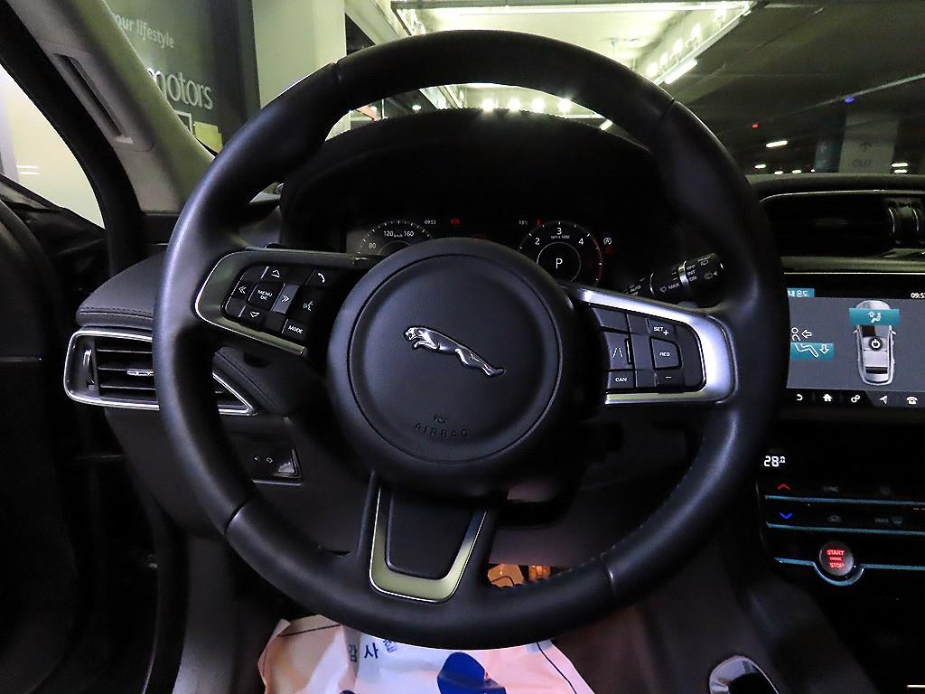 Jaguar F-PACE - Vista 8