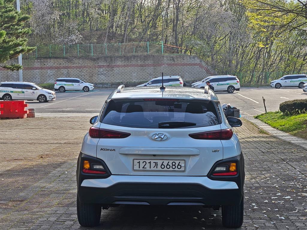 HYUNDAI Kona - Vista 5