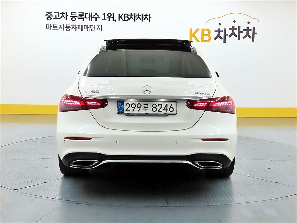 Mercedes Benz E class - Vista 3