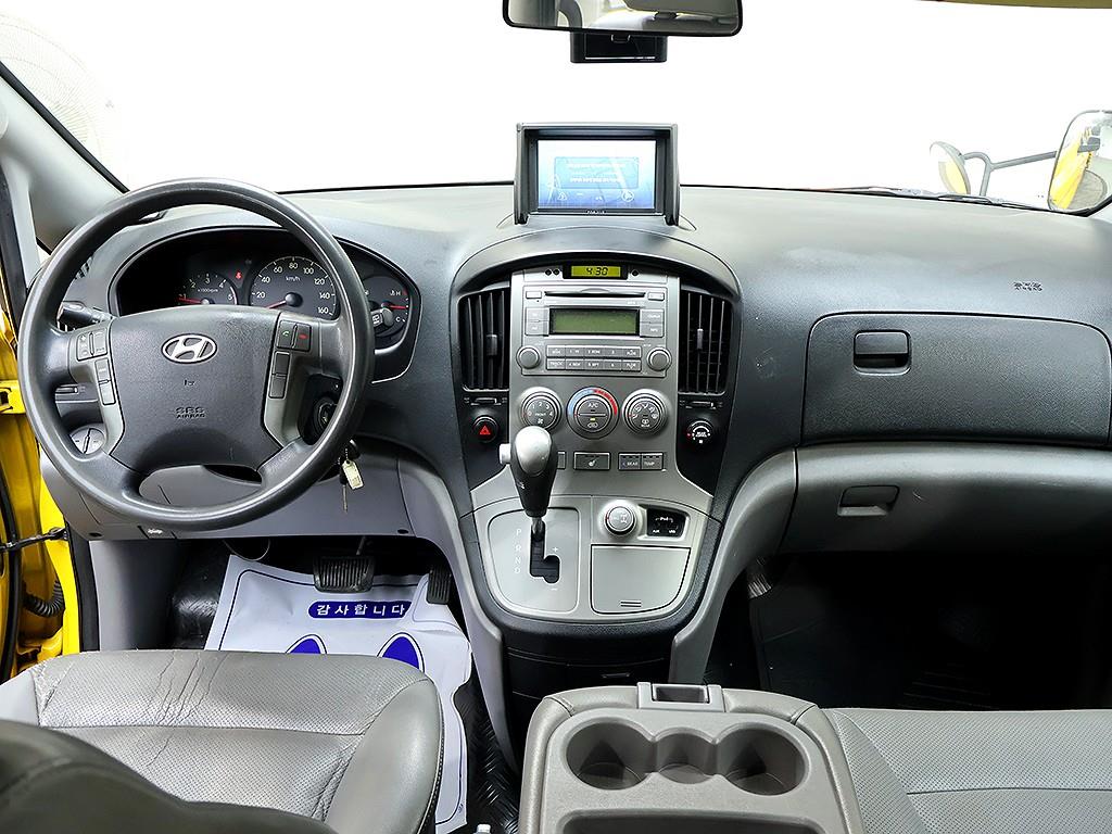 HYUNDAI Starex - Vista 9