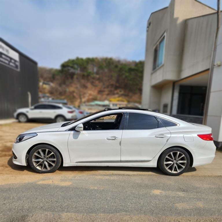 HYUNDAI Grandeur - Vista 2