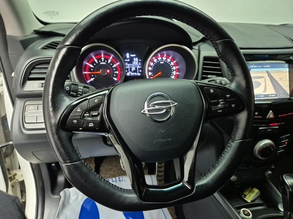 Ssangyong Tivoli - Vista 9