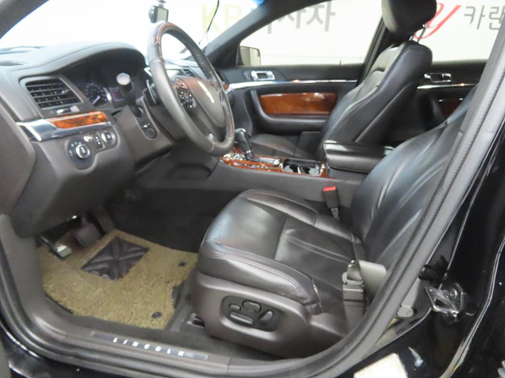 Lincoln MKS - Vista 5