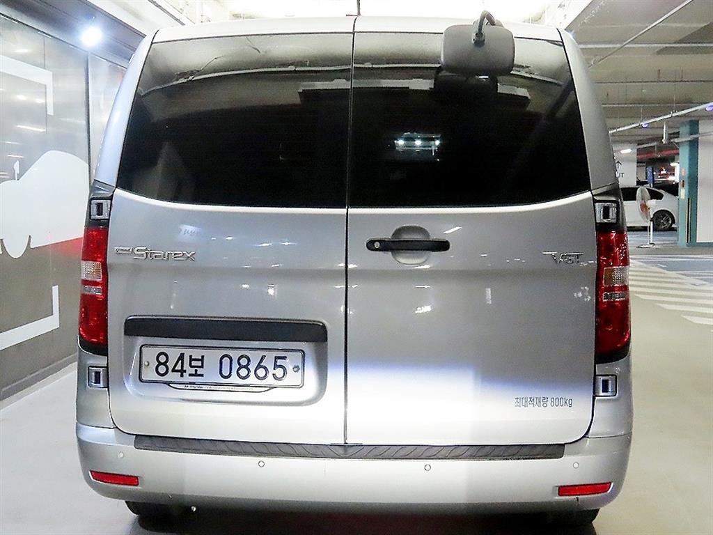 HYUNDAI Starex - Vista 5
