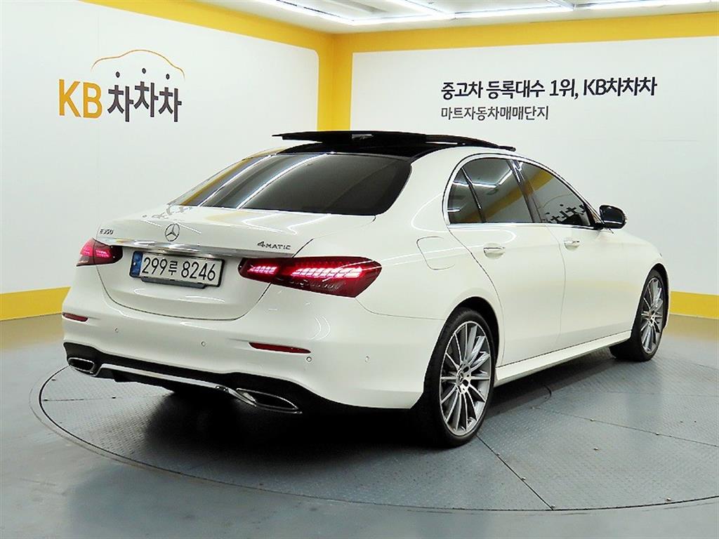 Mercedes Benz E class - Vista 4