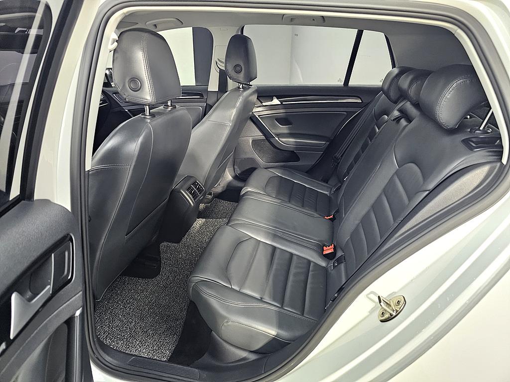 Volkswagen Golf - Vista 9