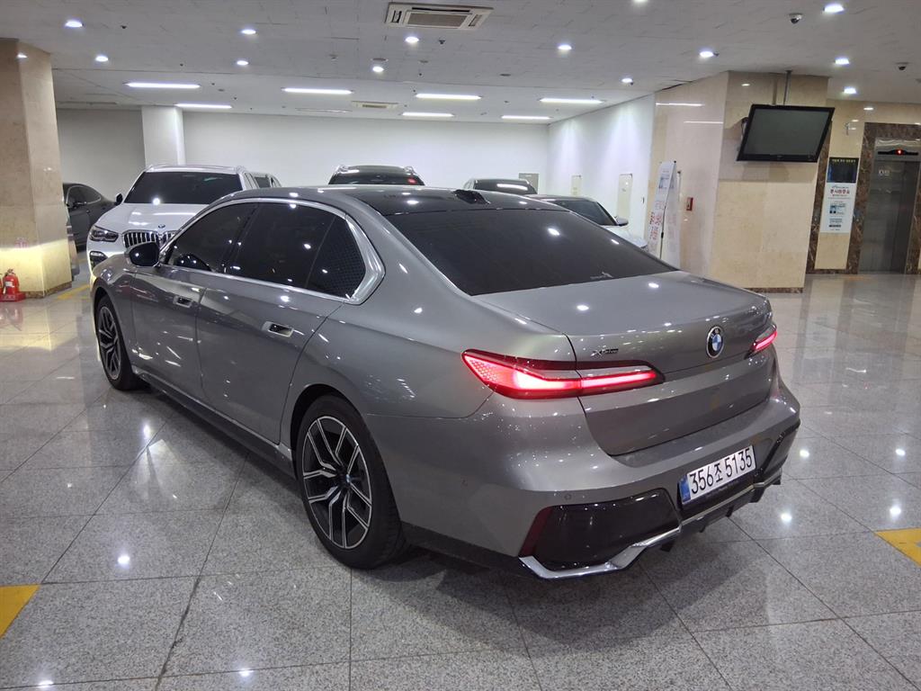 BMW 7 Series - Vista 4