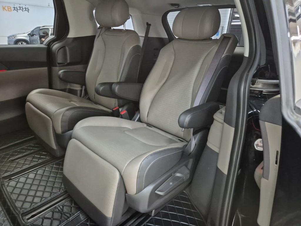 KIA Carnival - Vista 12