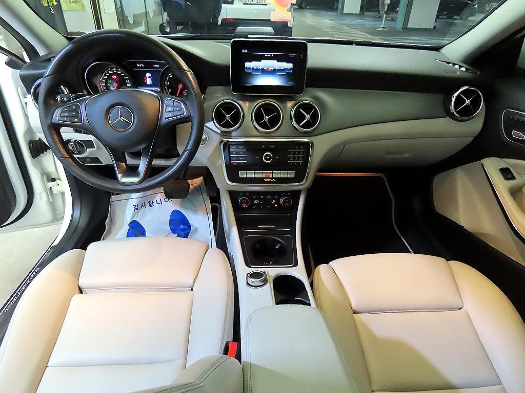 Mercedes Benz GLA Class - Vista 10