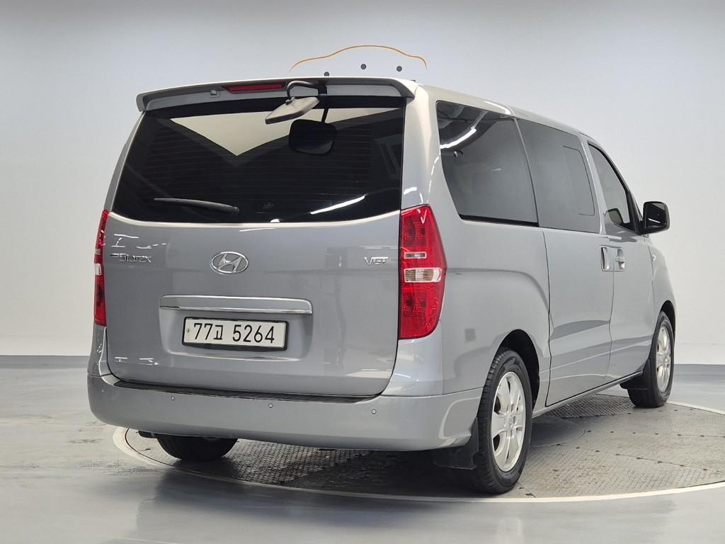 HYUNDAI Starex - Vista 3