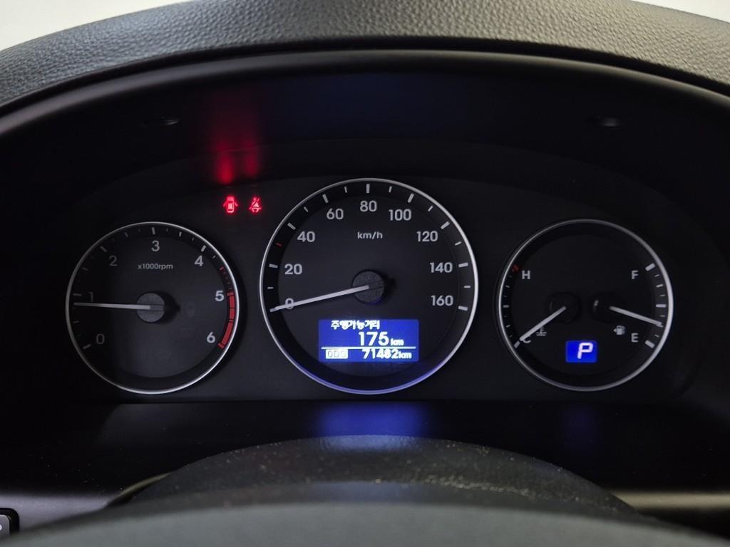 HYUNDAI Starex - Vista 6