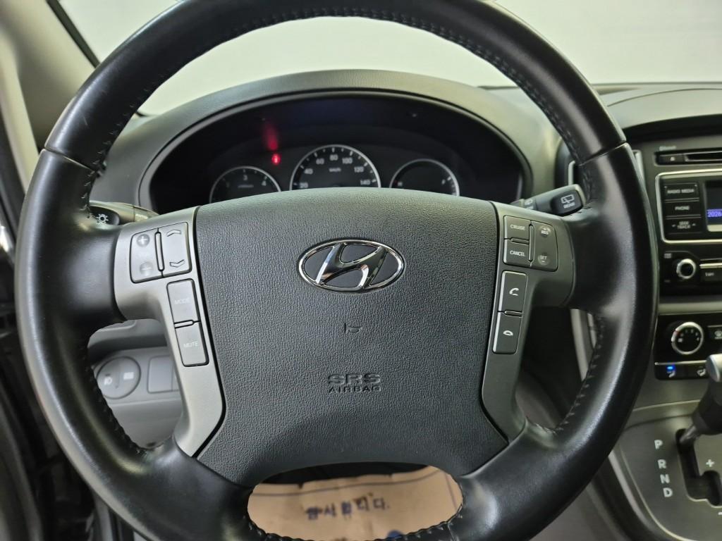 HYUNDAI Starex - Vista 9