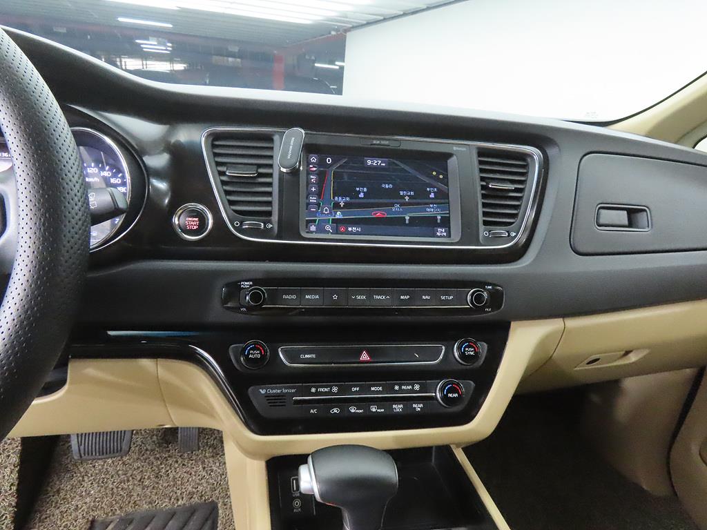 KIA Carnival - Vista 10