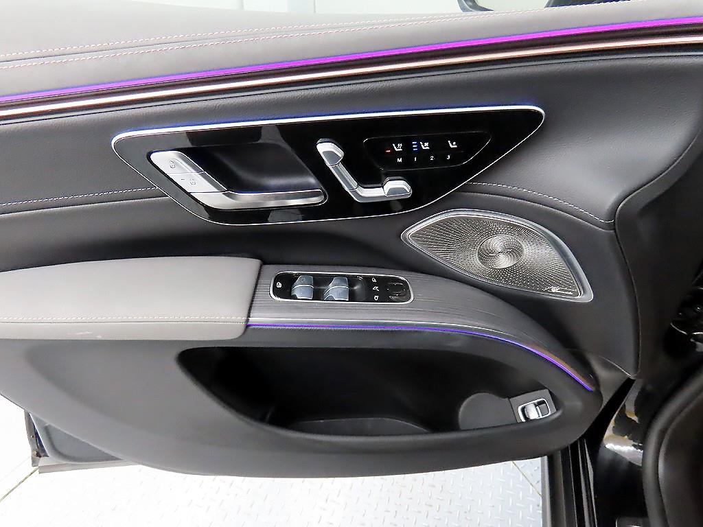 Mercedes Benz EQS - Vista 11