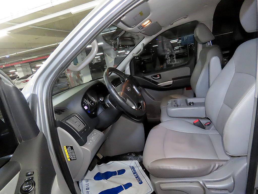 HYUNDAI Starex - Vista 6