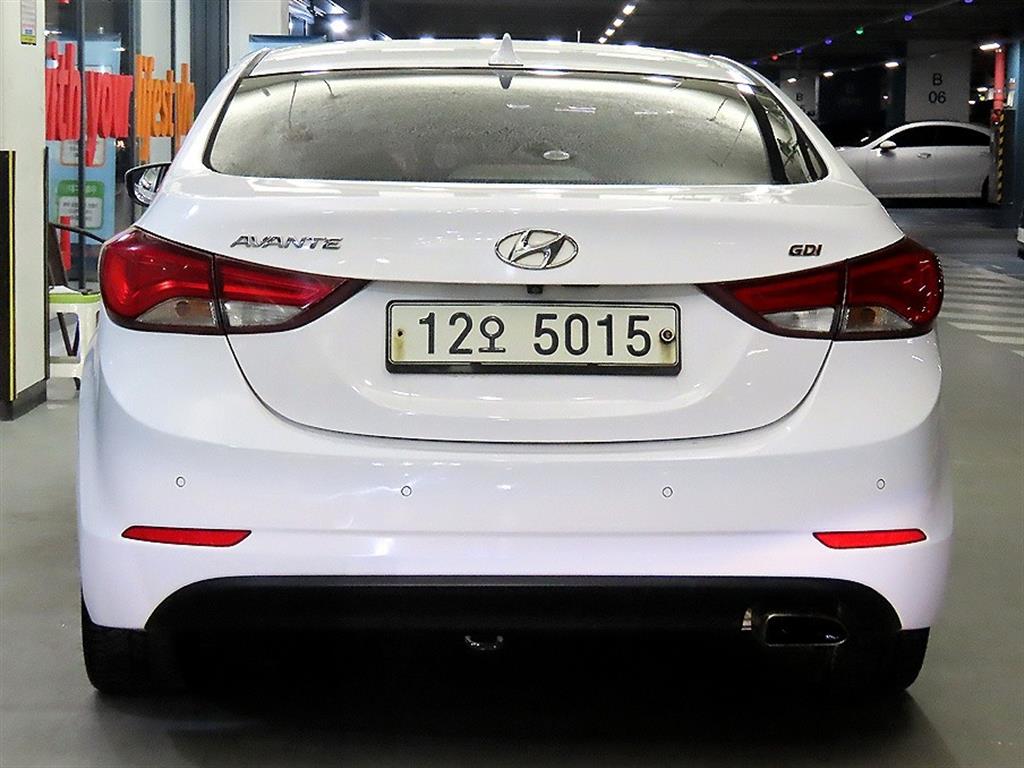 HYUNDAI Avante - Vista 5