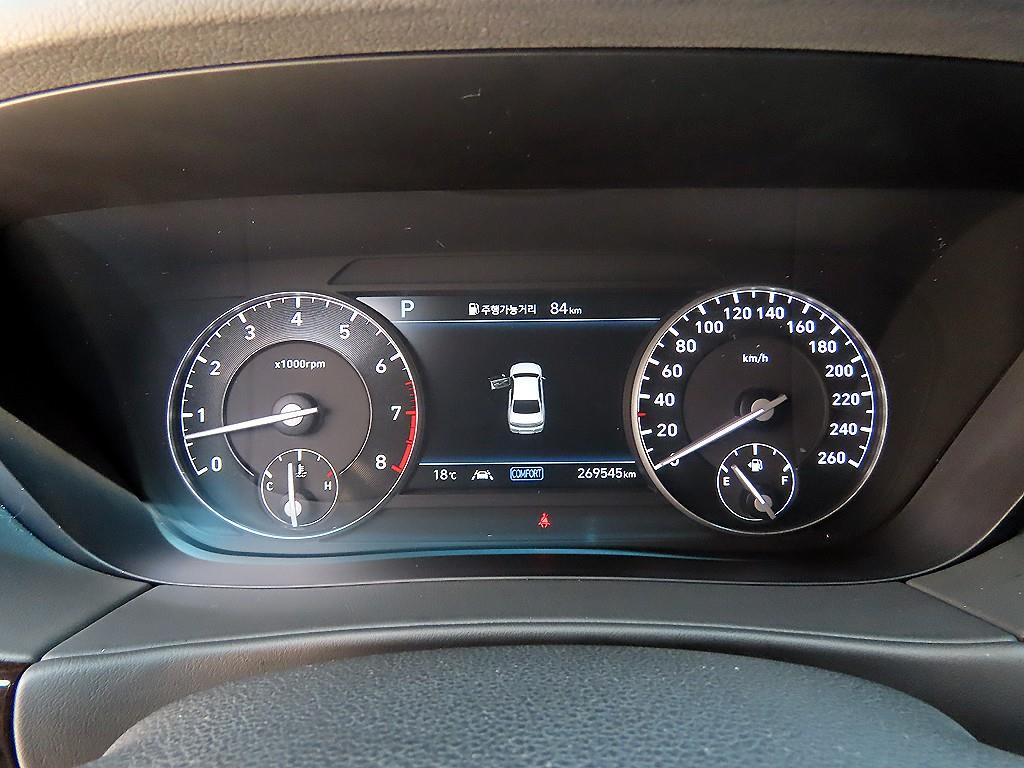 Genesis G90 - Vista 9