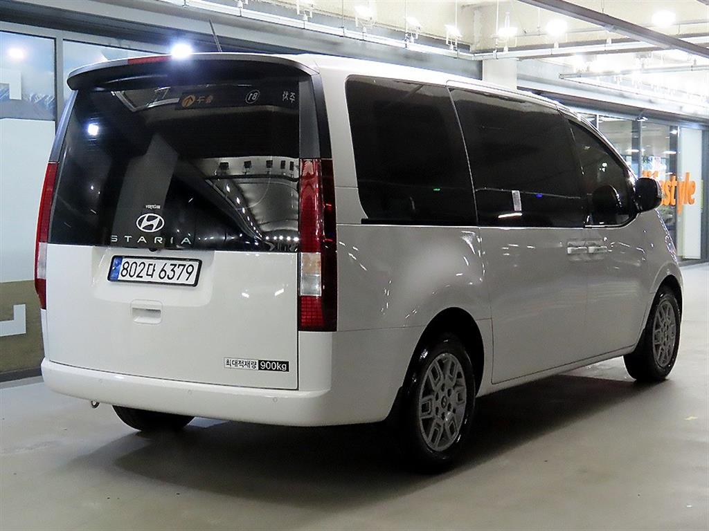 HYUNDAI Staria - Vista 4