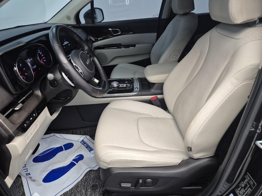 KIA Carnival - Vista 11