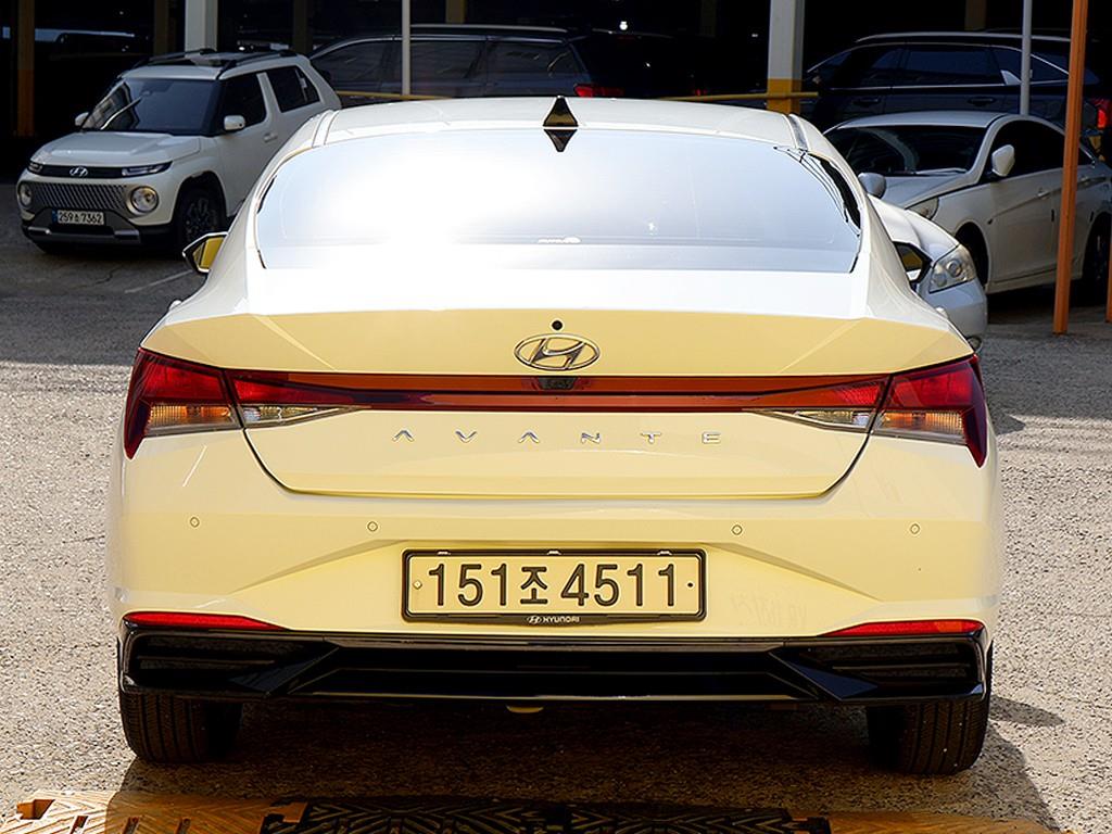 HYUNDAI Avante - Vista 5