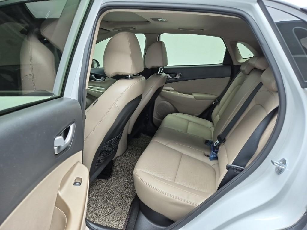 HYUNDAI Kona - Vista 12