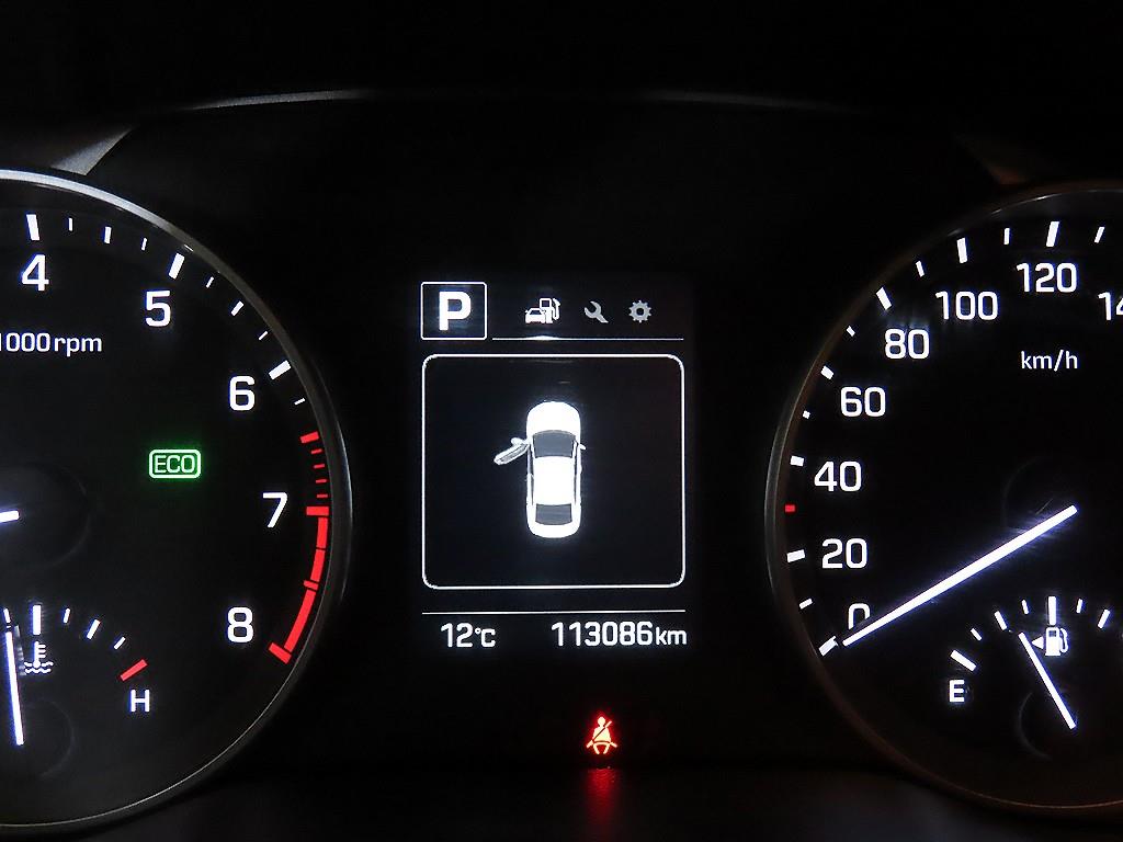 HYUNDAI Avante - Vista 9