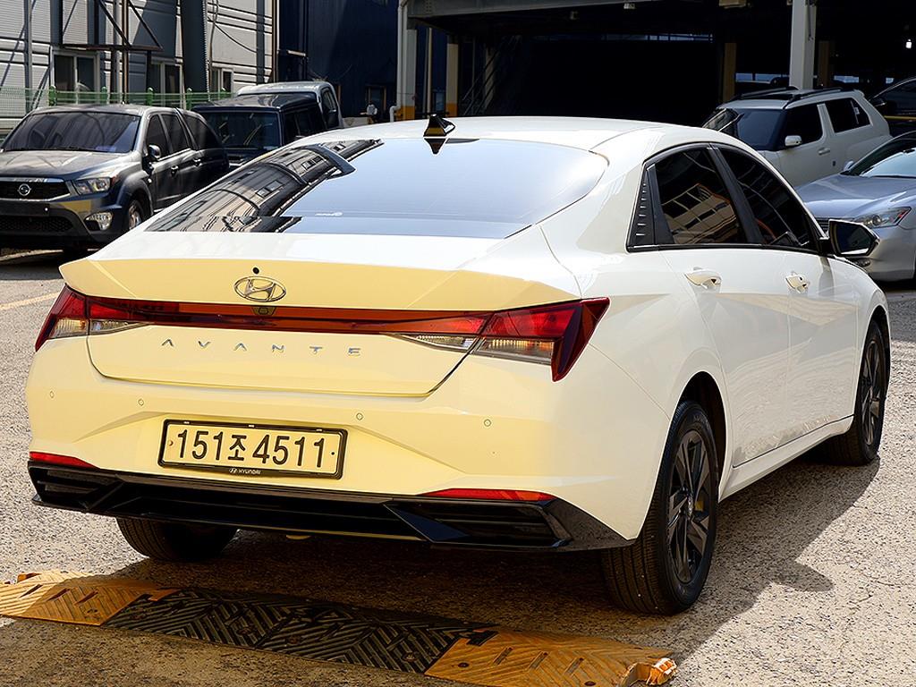 HYUNDAI Avante - Vista 7