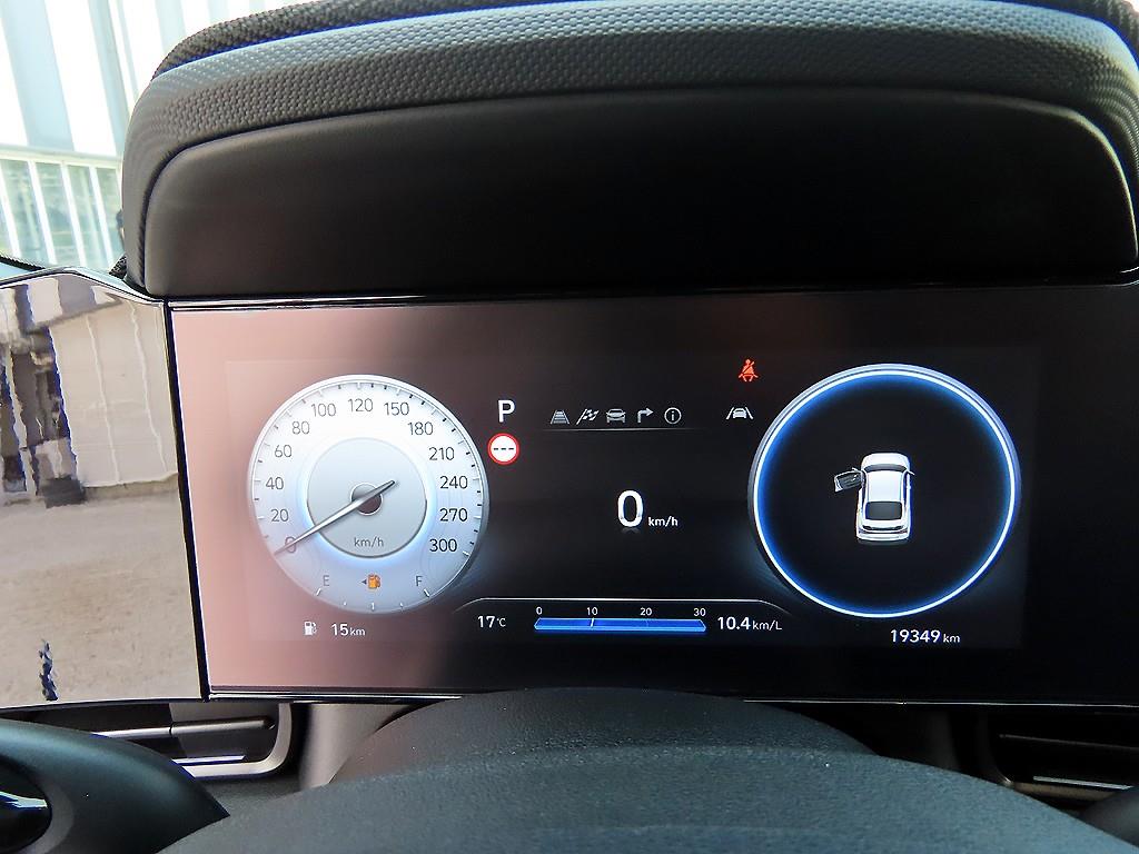 HYUNDAI Avante - Vista 9