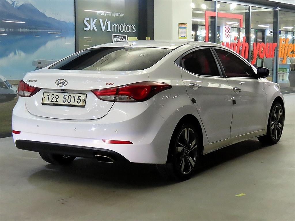 HYUNDAI Avante - Vista 4