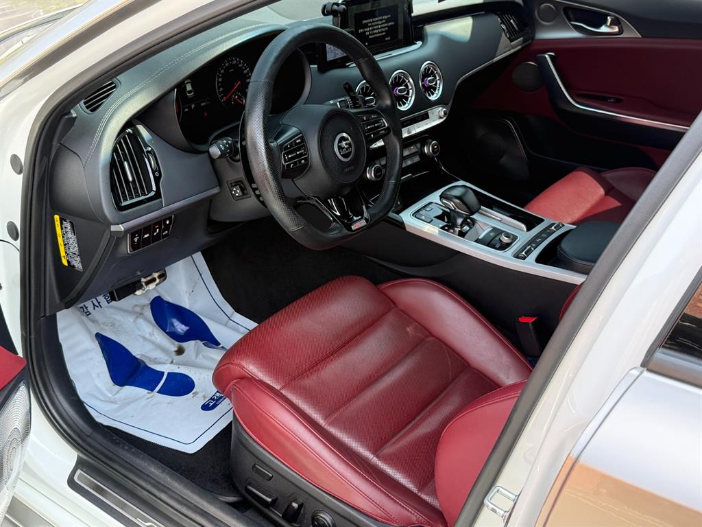 KIA Stinger - Vista 11