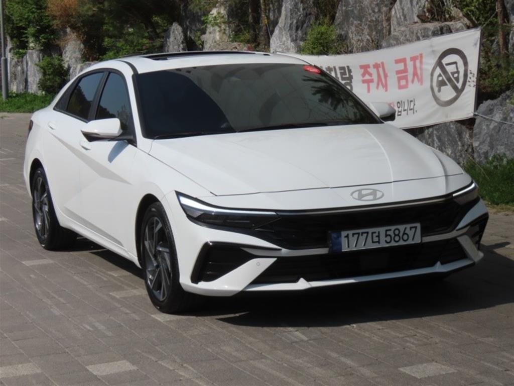 HYUNDAI Avante - Vista 3
