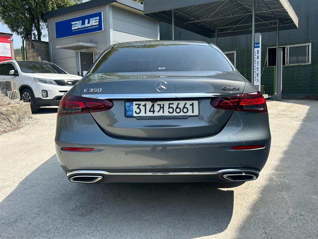 Mercedes Benz E class - Vista 3