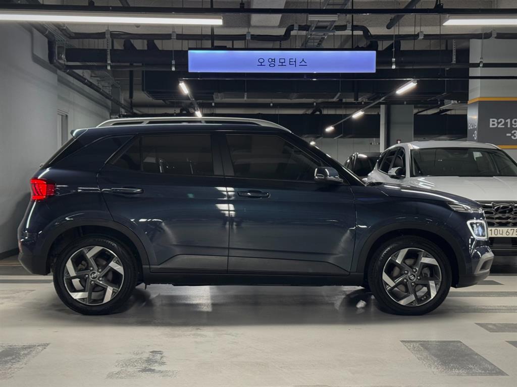 HYUNDAI Venue - Vista 5