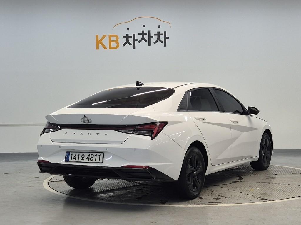 HYUNDAI Avante - Vista 4