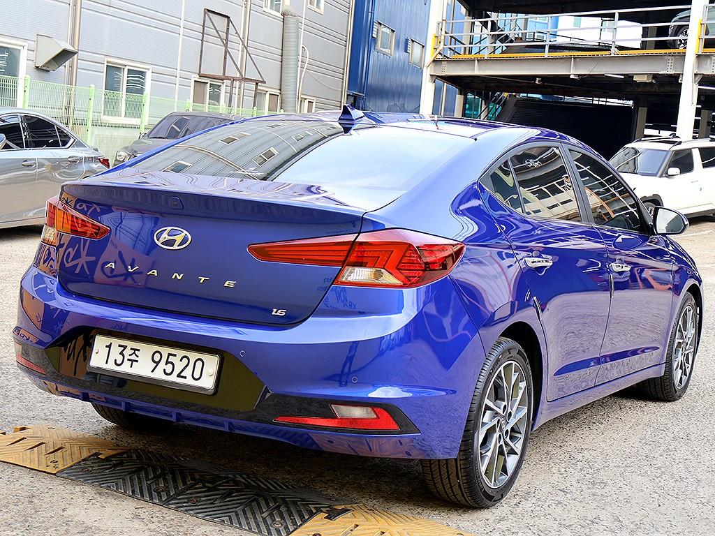 HYUNDAI Avante - Vista 7