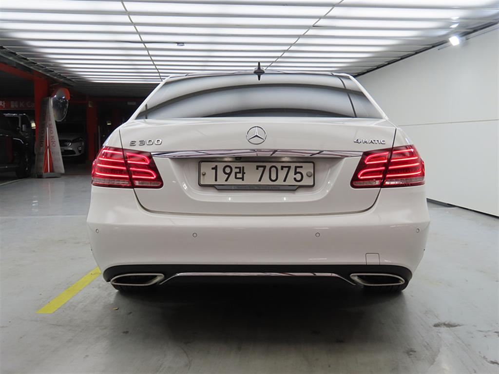 Mercedes Benz E class - Vista 3