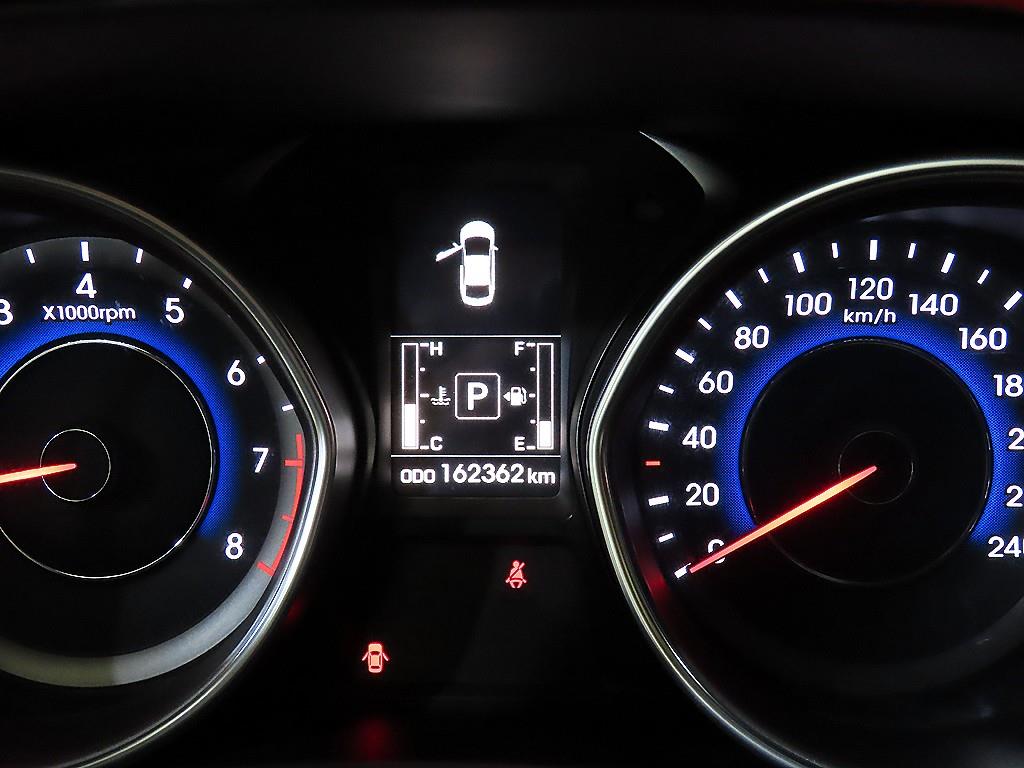 HYUNDAI Avante - Vista 9