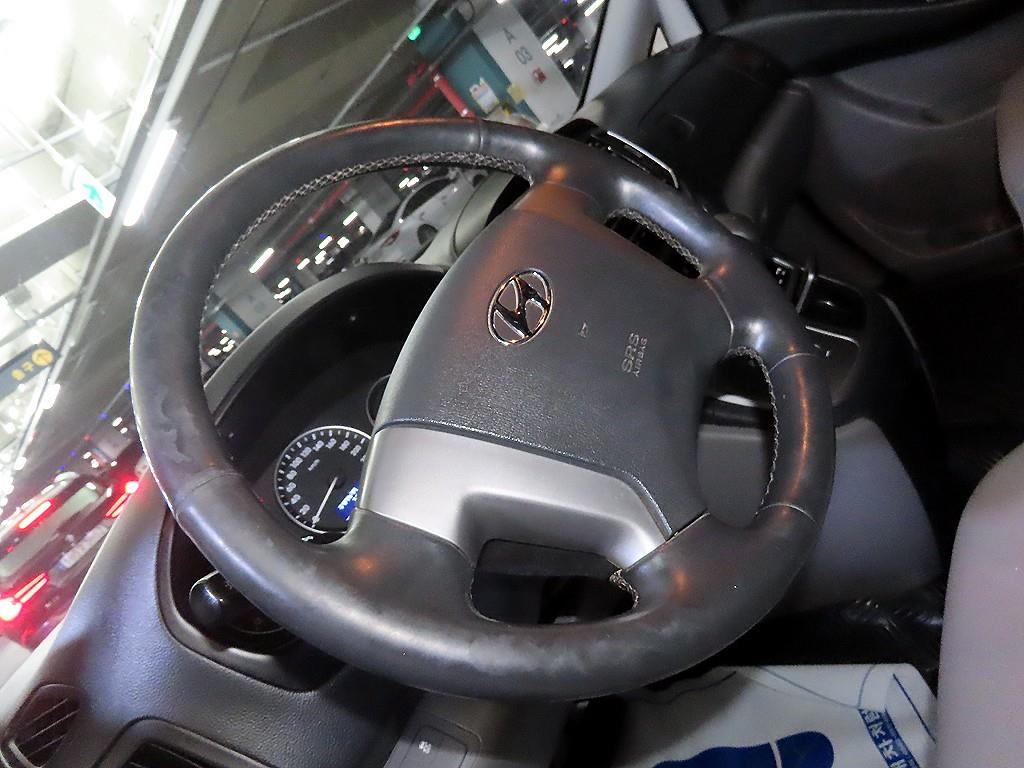 HYUNDAI Starex - Vista 8