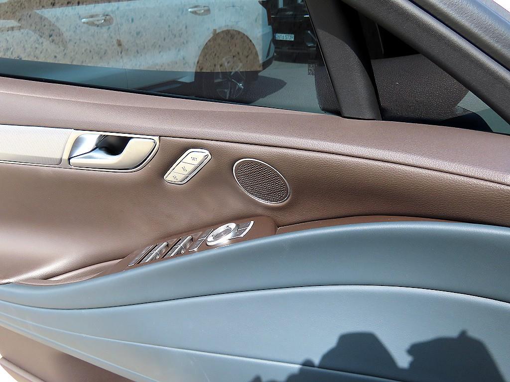 Genesis G80 - Vista 12